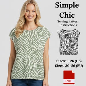 Könnte beinhalten: Eine Frau trägt ein grün-weißes Zebra-Print-T-Shirt. Das Bild enthält eine Schnittmusterillustration und den Text "Simple Chic Sewing Pattern Instructions". Größen: 2-26 (US) und 30-56 (EU). Ein PDF-Symbol ist ebenfalls vorhanden.