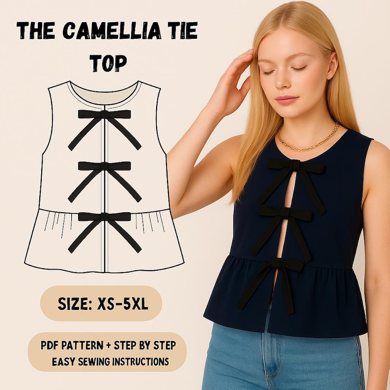 Op de afbeelding: Een marineblauwe mouwloze top met zwarte strikaccenten en een peplumzoom. De afbeelding bevat een diagram van de top en de tekst "THE CAMELLIA TIE TOP" en "SIZE: XS-5XL".