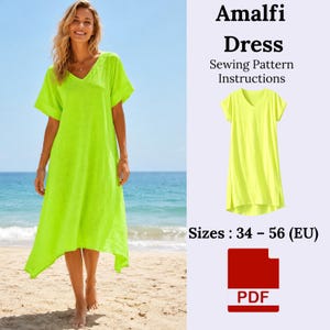Può includere: Una donna indossa un abito Amalfi verde neon con scollo a V e maniche corte, su una spiaggia. L'immagine include un'immagine più piccola dell'abito e il testo "Amalfi Dress Sewing Pattern Instructions" e "Taglie: 34-56 (EU)".