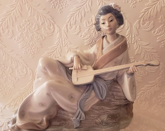 リヤドロ　フィギュア　日本芸者　Daisa　SERVING　TEA　＃5122 ザ・リヤドロ・ワールド〈創業90周年祭 特別企画展〉 | 宝飾時計専門店