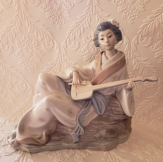 Large Nao Lladro Figurine Japanese Geisha Women Playing Guitar / Lladro  Oriental Melody 227 -  Canada