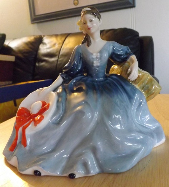 Royal Doulton Elyse figurine HN2429 Collectibles Figurines & Knick