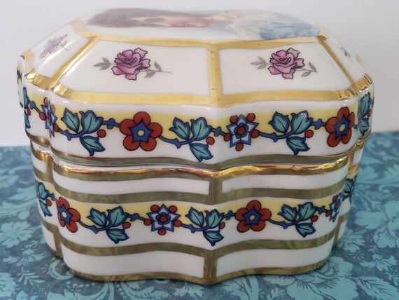 Antique Ceramic Powder Box / Lidded Trinket Box /… - image 2