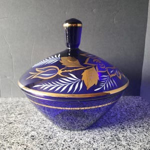 Bol tchèque bohème à couvercle floral incrusté d'or cobalt, motif floral en or 24 carats