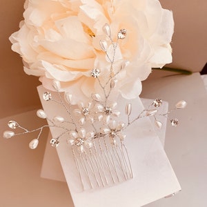 Wedding Hair Comb,  Pearl vine hair comb, Pearl Wedding Headpiece, Crystal Pearl Bridal Comb, Bridal Headpiece, Pearl Bridal Hair Comb