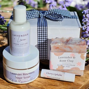 Coffret lavande, cadeau de Noël lavande pour elle, cadeau bain et corps lavande, cadeau relaxation lavande, coffret cadeau aromathérapie, amateur de lavande