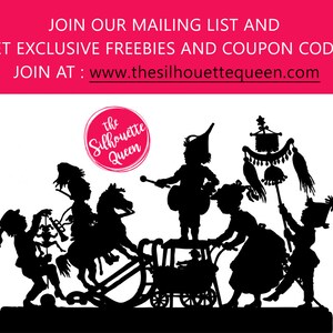 Op de afbeelding: Zwarte silhouet van een groep kinderen die spelen met een schommelpaard, een koets en een vlag. De tekst "the Silhouette Queen" staat in een rode cirkel bovenaan de afbeelding. De tekst "JOIN OUR MAILING LIST AND GET EXCLUSIVE FREEBIES AND COUPON CODES JOIN AT: www.thesilhouettequeen.com" staat bovenaan de afbeelding.
