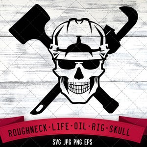 Puede incluir: Silueta en blanco y negro de una calavera con un casco y gafas de sol. Dos herramientas cruzadas, un martillo y una llave inglesa, están detrás de la calavera. El texto "ROUGHNECK-LIFE-OIL-RIG-SKULL" está debajo de la calavera. El texto "the Silhouette Queen" está en la esquina inferior derecha.