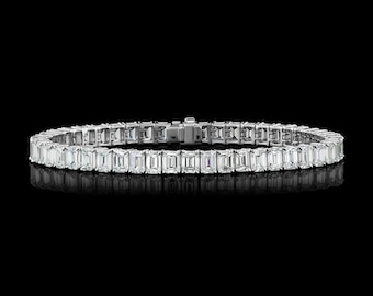 Emerald Straight Line Diamond Bracelet in 18k White Gold