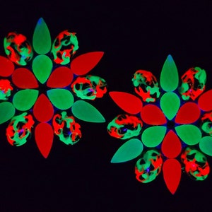 BLACKLIGHT GLOW PASTIES - Neon Green & Red Uv Reactive - Reusable Nipple Covers - Glow Party Pasties - Festival Costume