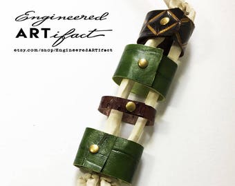 エンボスレザーカフ - レザーブレスレット