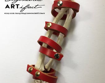 レッドラップレザーカフ - レザーブレスレット