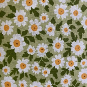 Fabric "Seamless Daisy"  White Daisy Print on Green - Floral Cotton Fabric - 100 Cotton - By The Yard