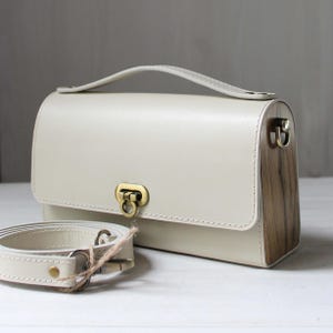 Mini Beige Leder und Walnuss Holz Tasche Minimalistische Crossbody Geldbörse mit Riemen Handgemachte Abend Clutch Braut/Graduierung Tasche Voronetskyi Taschen