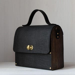 Handmade Leather Crossbody Bag: Walnut Wood Side Panels