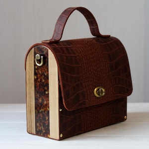 Epoxidharz Handtasche mit Naturbernstein, Einzigartige handgemachte Ledertasche, Designer Resin Geldbörse, Bernstein Handtasche, Epoxid und Holz handgefertigte Crossbody