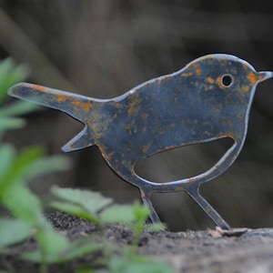 Rusty robin • Rusty metal robin • rusty metal bird • garden bird •garden ornament • garden metal art