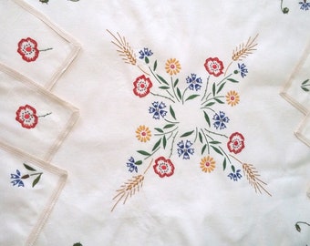 Nappe à thé vintage brodée main et serviettes de table ,broderie Française fleurie ,cadeau fête des mères .