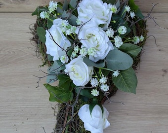 Friedhofgesteck Grabgesteck Herz weisse Rosen künstlich