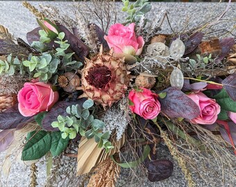 Friedhofgesteck Grabgesteck getrocknet und künstlich und Natur  Artischocken Rosen