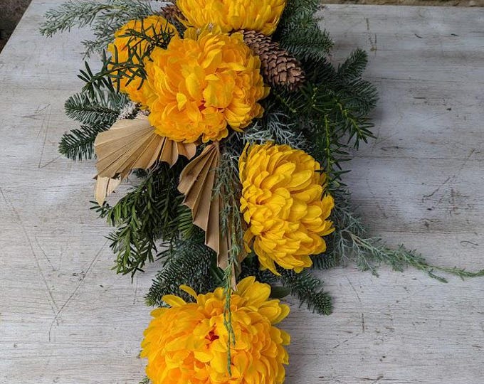 Featured listing image: Bukette Grabstrauß Grableger  Friedhofgestecke Allerheiligen Toter Sonntag Deko Chrysanthemen