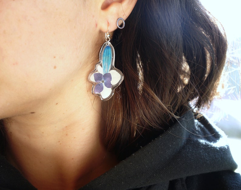 Special blue earrings \u00b7 natural hydrangeas in resin \u00b7 handmade jewellery \u00b7 resin flowers \u00b7 preserved flowers \u00b7 blue jewelry \u00b7 blue earrings