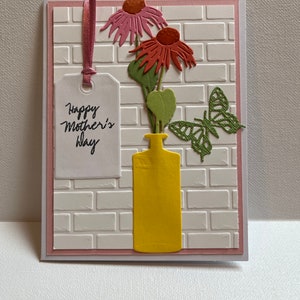 Tarjeta del Día de la Madre, Tarjeta de flores para el Día de la Madre, Tarjeta de flores para el Día de la Madre, Tarjeta de flores en un jarrón para el Día de la Madre, Flores, Mariposa