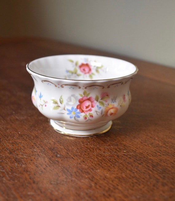Royal albert jubilee rose outlet
