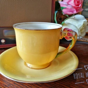 Royal Winton Lilly Flower Handle Lemon Tea Cup