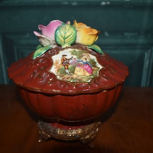 Unusual courting couple romantic scenes bon bon pot