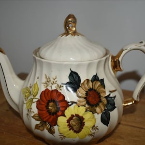 Autumn flowers Sadler Swirl Tea Pot for five or Six