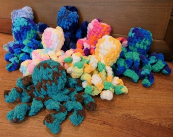 Aliens of the Ocean: OCTOPUFFS! XL Mega Fluffed Blanket Yarn Octopus Catnip Stuffed Toy
