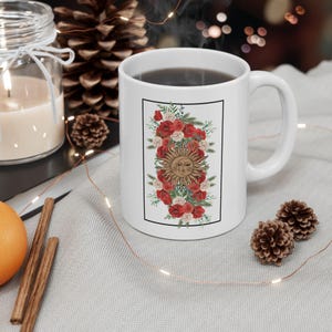 Xícara de café de bambu com sol e lua, xícara celestial holística espiritual, carta de tarô floral astrológica, zodíaco, boho, galáxia espiritual
