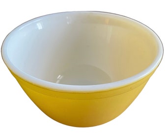 Pyrex Yellow Bowl, Pyrex 401, 1 1/2 quart Bowl, vintage Pyrex