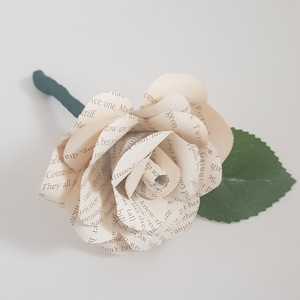 Natural looking groom's book buttonhole // The Jasper image 1