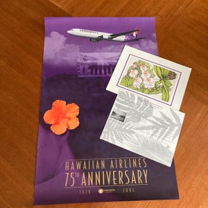Menús/impresiones tropicales de Vintage Hawaiian Air, además de póster del 75.° aniversario de Vintage Hawaiian Air (¡todo lo que se muestra en la imagen por el precio!)