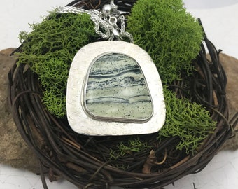 Ricolite Serpentine and hand hammered sterling silver pendant - Ricolite jewelry