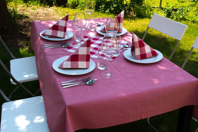 Red tablecloth 160 x 130 cm