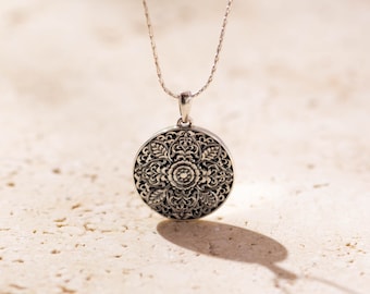 925 Sterling Silver Detailed Pendant - Adjustable Chain, Boho Style Jewellery