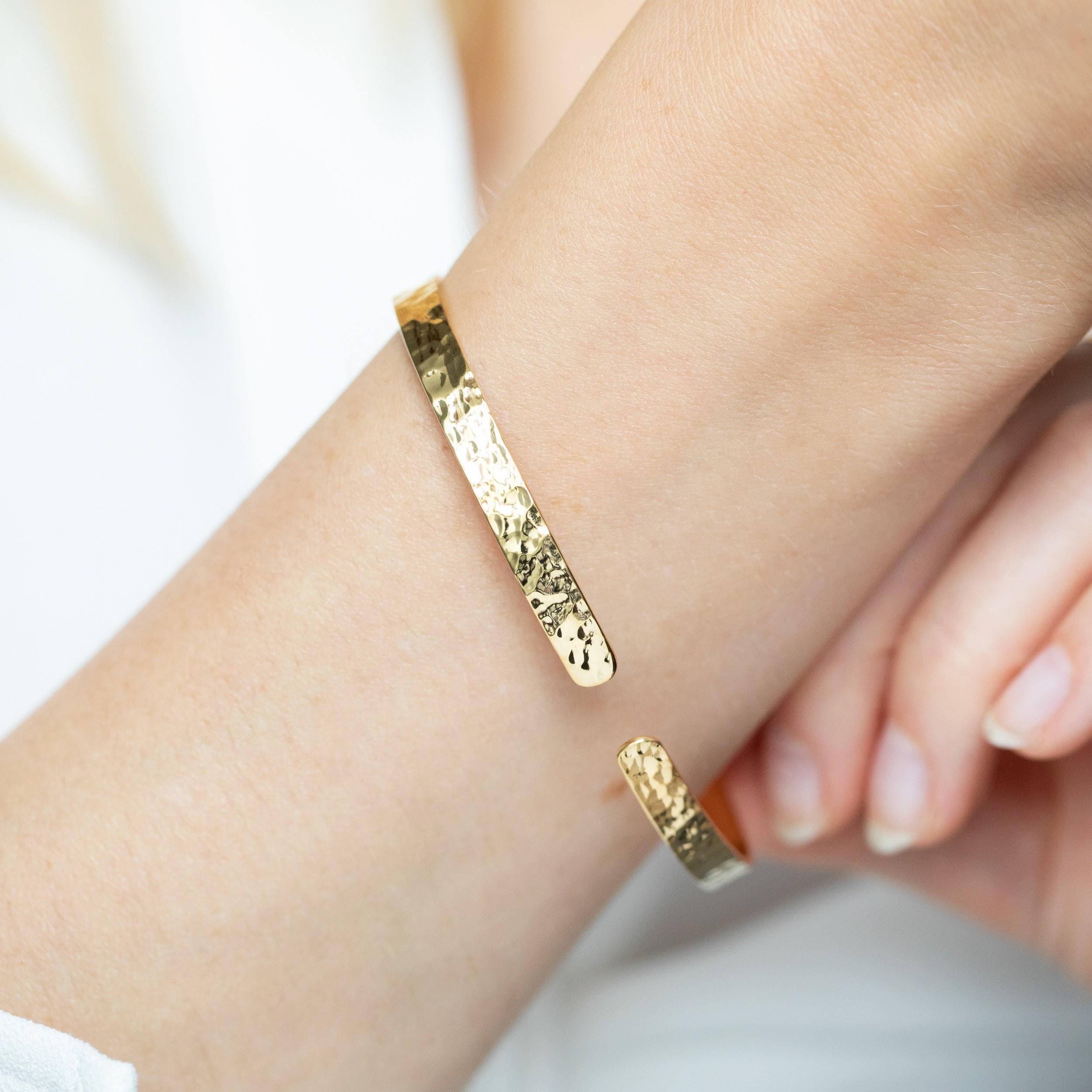 HAMMERED GOLD CUFF – Lenique Louis