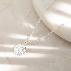Naszyjnik z kutego srebra próby 925: Minimalistyczny wisiorek Agonda Beach