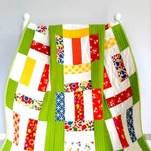 pdf baby quilt pattern..quick and easy..jelly roll/ fat quarters/ scraps..modern quilt..lap quilt pattern..And The Green Grass Grows