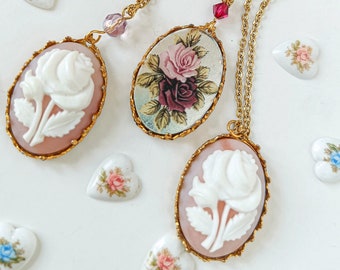 collier camée rose rose vintage, collier pendentif camée rose, collier guirlande de fées, collier de fleurs pastel, collier pendentif grande rose.