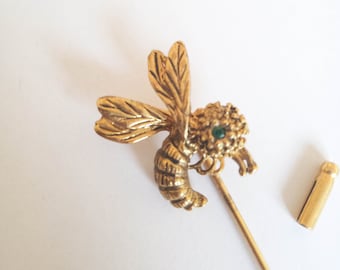 Vintage gold bee pin brooch, bee lapel pin, 80s antique bee brooch pin, gold bee pin, insect pin, insect brooch.