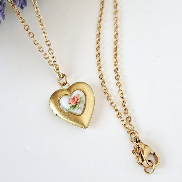 Tiny heart locket necklace, porcelain heart necklace, gold heart locket necklace, small gold locket necklace for foto, rose locket necklace.