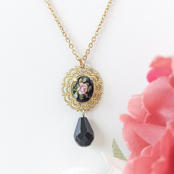 Collier pendentif goutte noir victorien, collier rose fleur en porcelaine, collier en cristal goth foncé, goth victorien, bijoux universitaires sombres