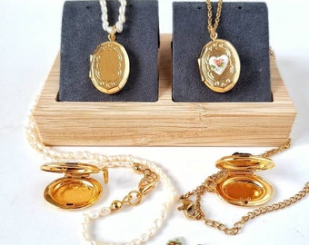 Collana di perle barocche con medaglione vintage, medaglione fotografico in oro in stile vittoriano anni '80, collana con medaglione d'oro per foto, medaglione a tema amore con cuore.