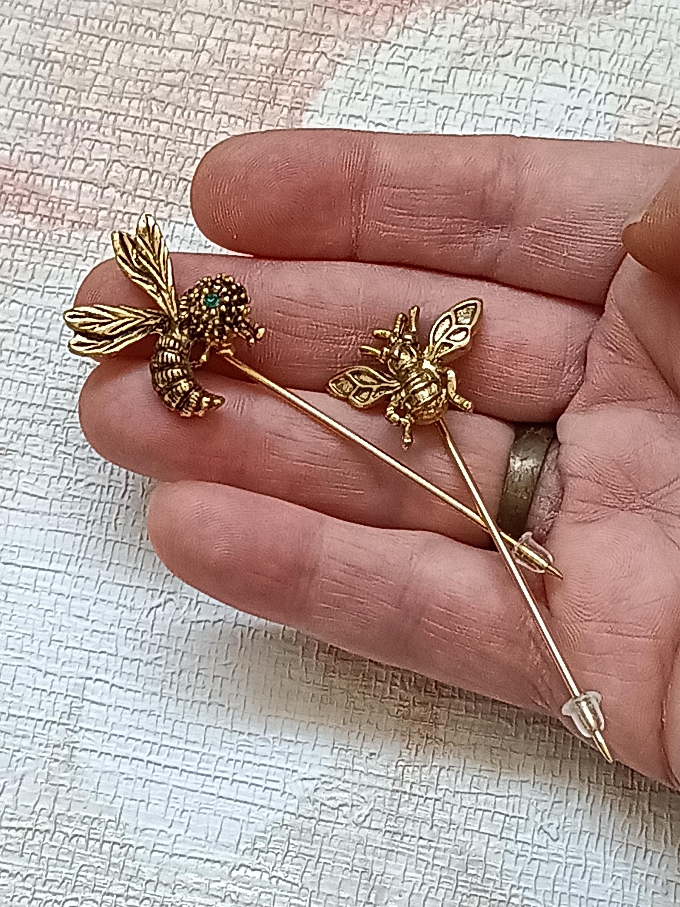 Vintage Style Enamel Bumble Bee Brooch Pin – Gold Tone, Multi-Colored, Retro Insect Jewelry
