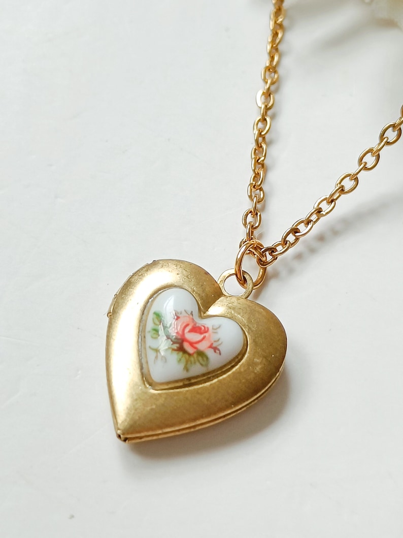 Collar con medallón de corazón pequeño, collar de corazón de porcelana, collar con medallón de corazón de oro, collar con medallón de oro pequeño para foto, collar con medallón de rosa. imagen 7