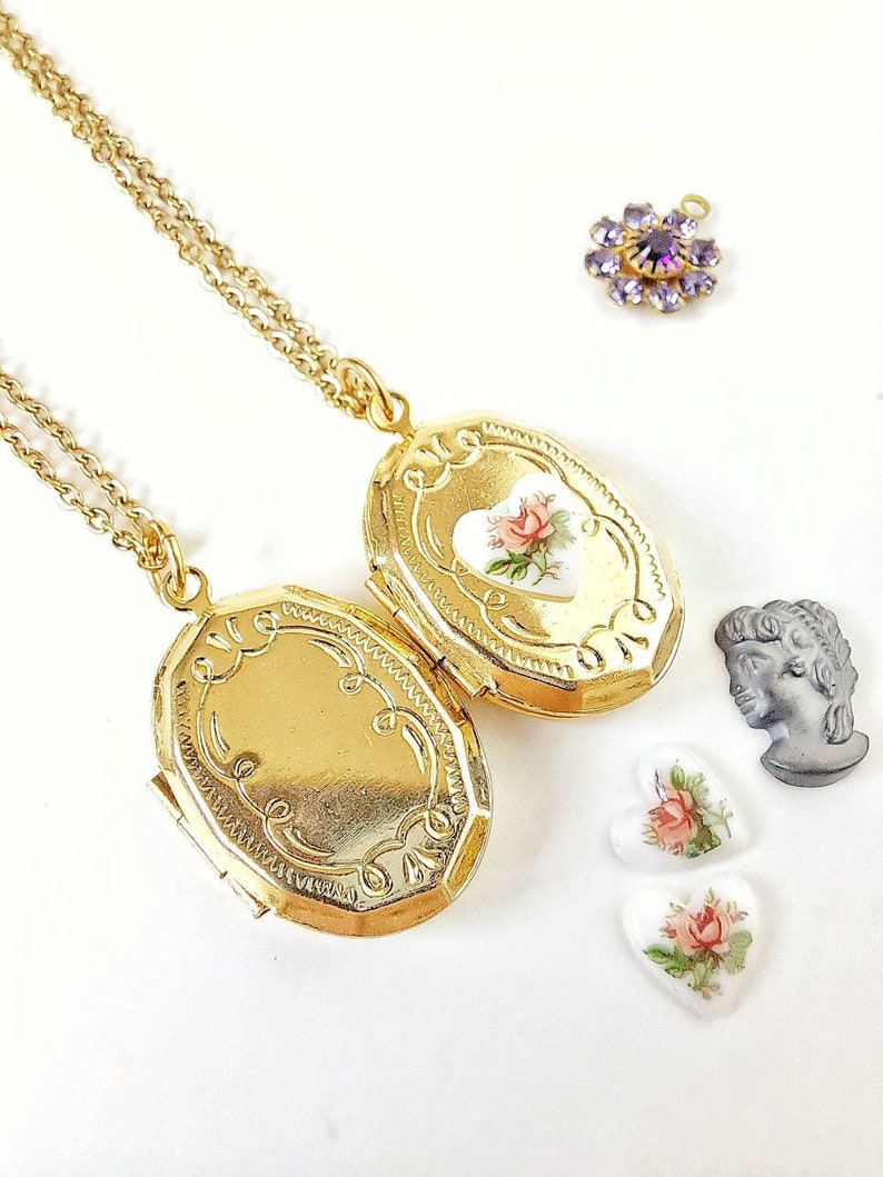 Vintage locket baroque pearl necklace, 80s Victorian style gold photo locket, gold locket necklace for photo, love themed locket with heart. image 3